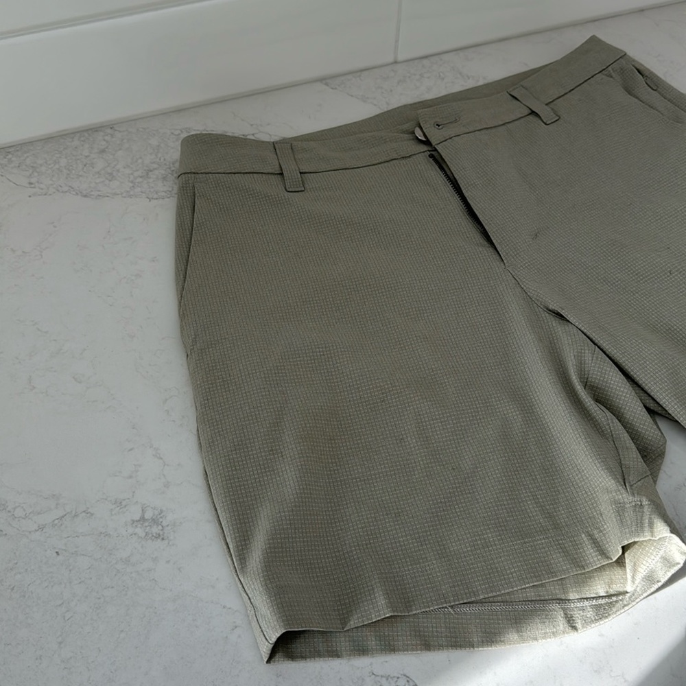 Men's Olive Green Textured Golf Shorts